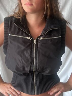 Black Ribbed Zip-Front Women's Vest